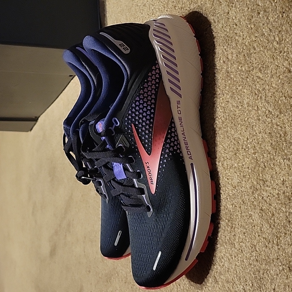 Nwt brooks adrenaline gts 22